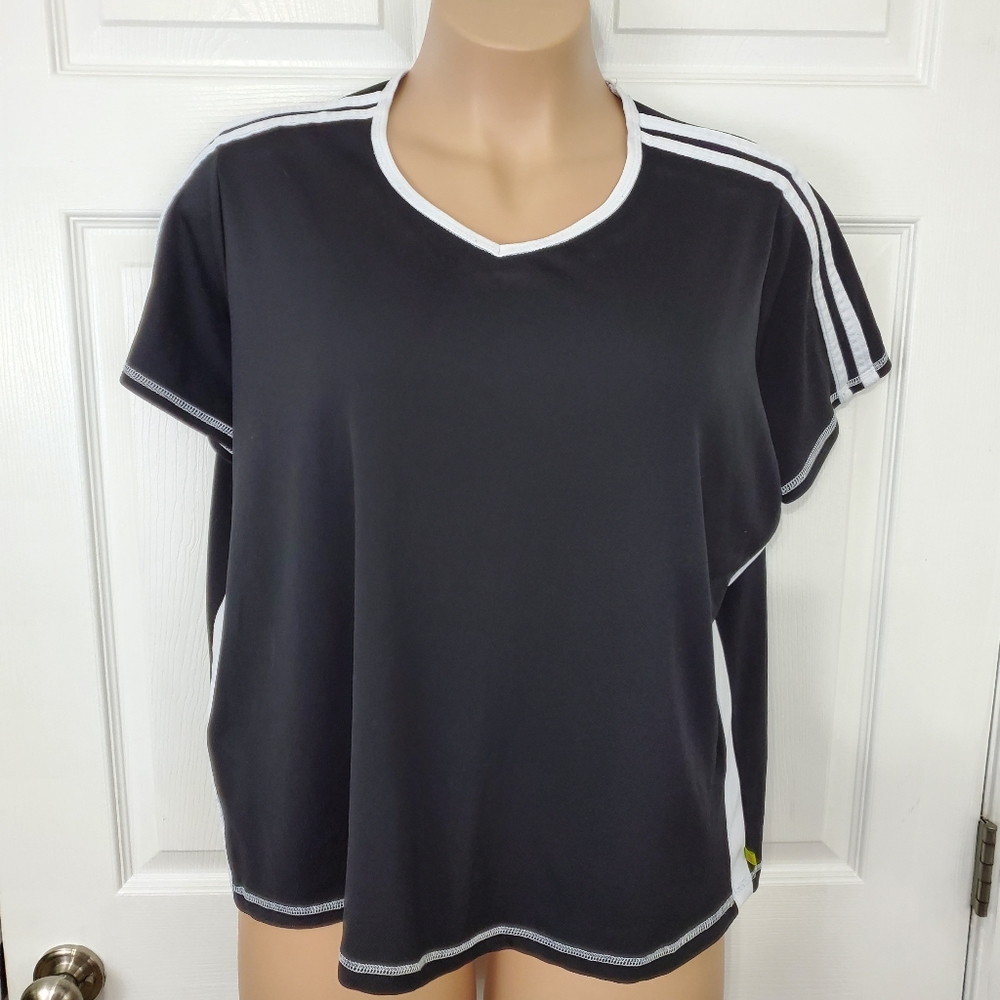 Athletic Short Sleeve V-Neckline Top